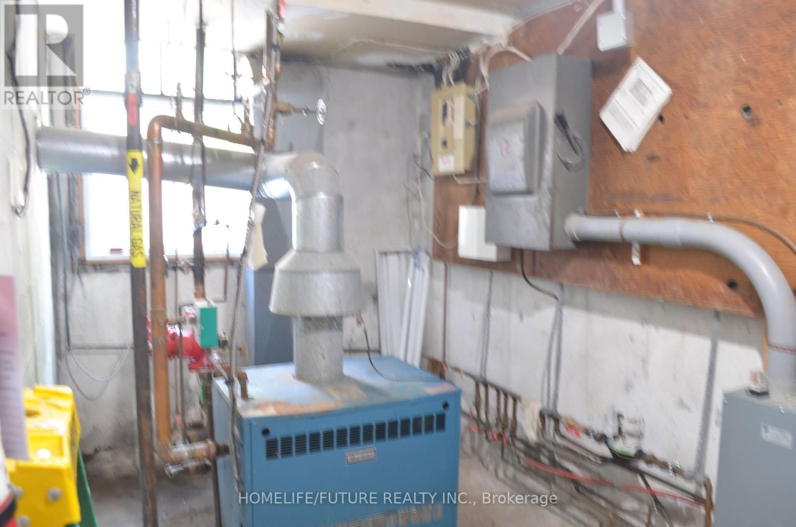 234 DUNDAS STREET WEST Image 15