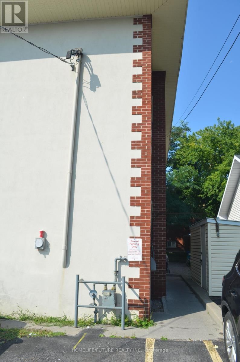 234 DUNDAS STREET WEST Image 3