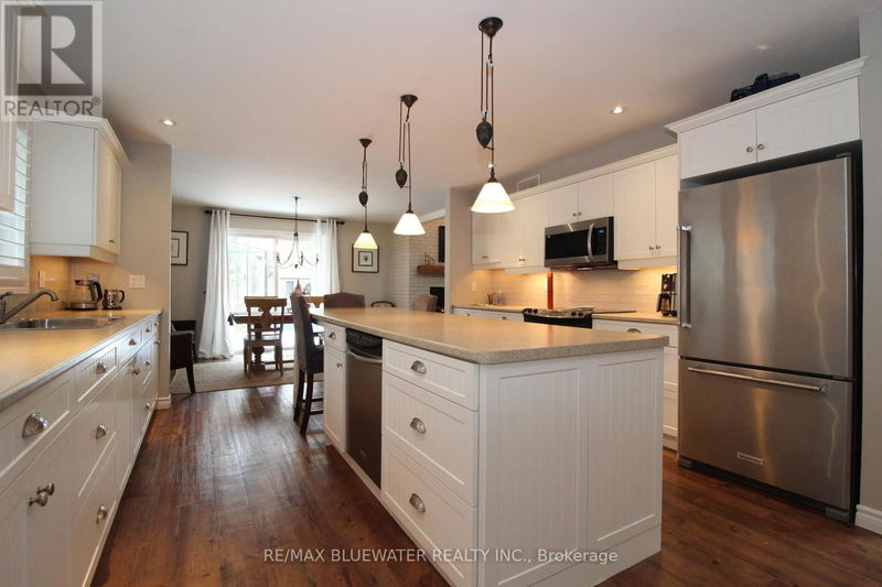 10322 GRAND OAKS Drive  Lambton Shores (Grand Bend), N0M1T0 | Image 15