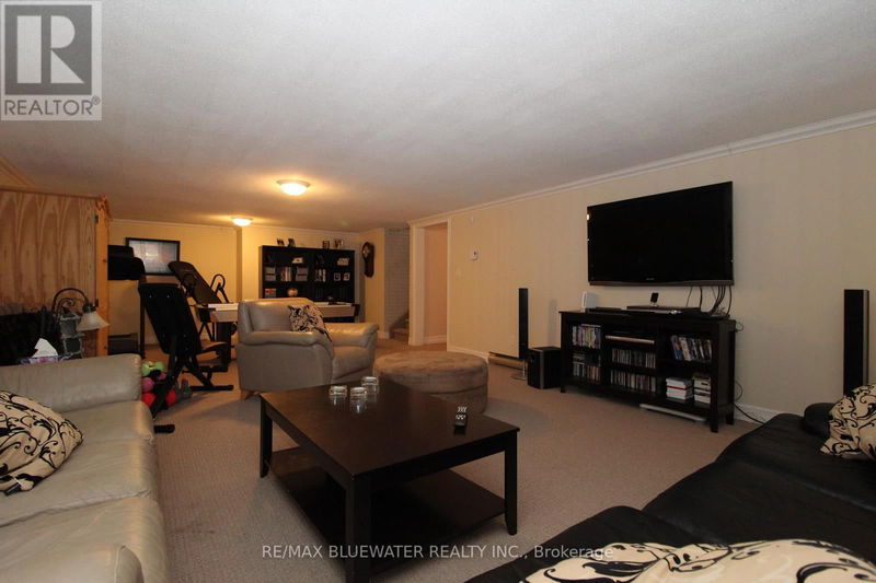 10322 GRAND OAKS Drive  Lambton Shores (Grand Bend), N0M1T0 | Image 27