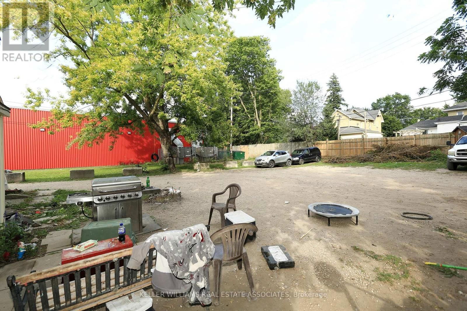 329 JOSEPHINE STREET W Image 21