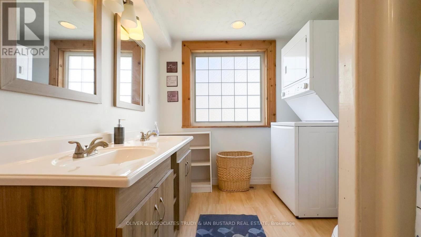21 HURON STREET Image 17