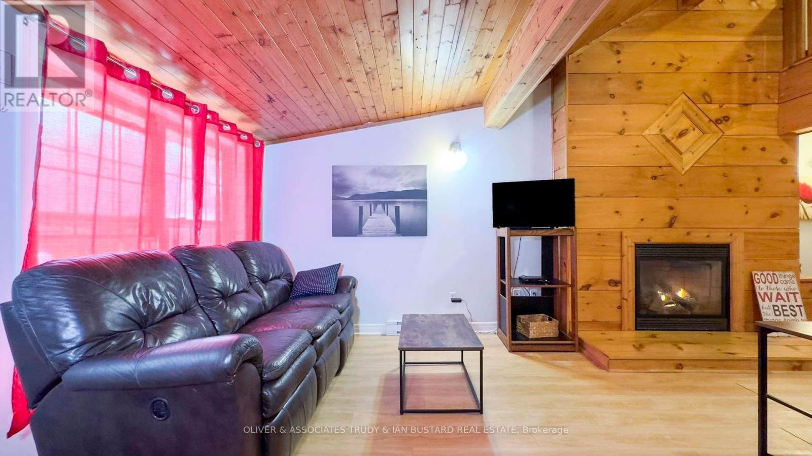 21 HURON STREET Image 18