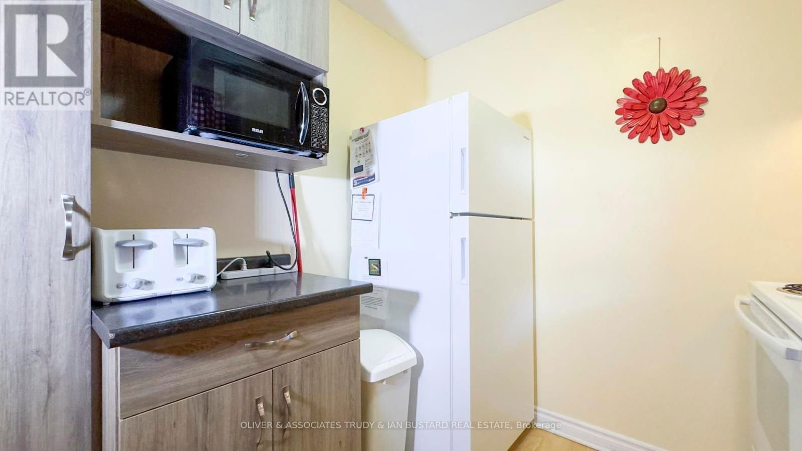 21 HURON STREET Image 19