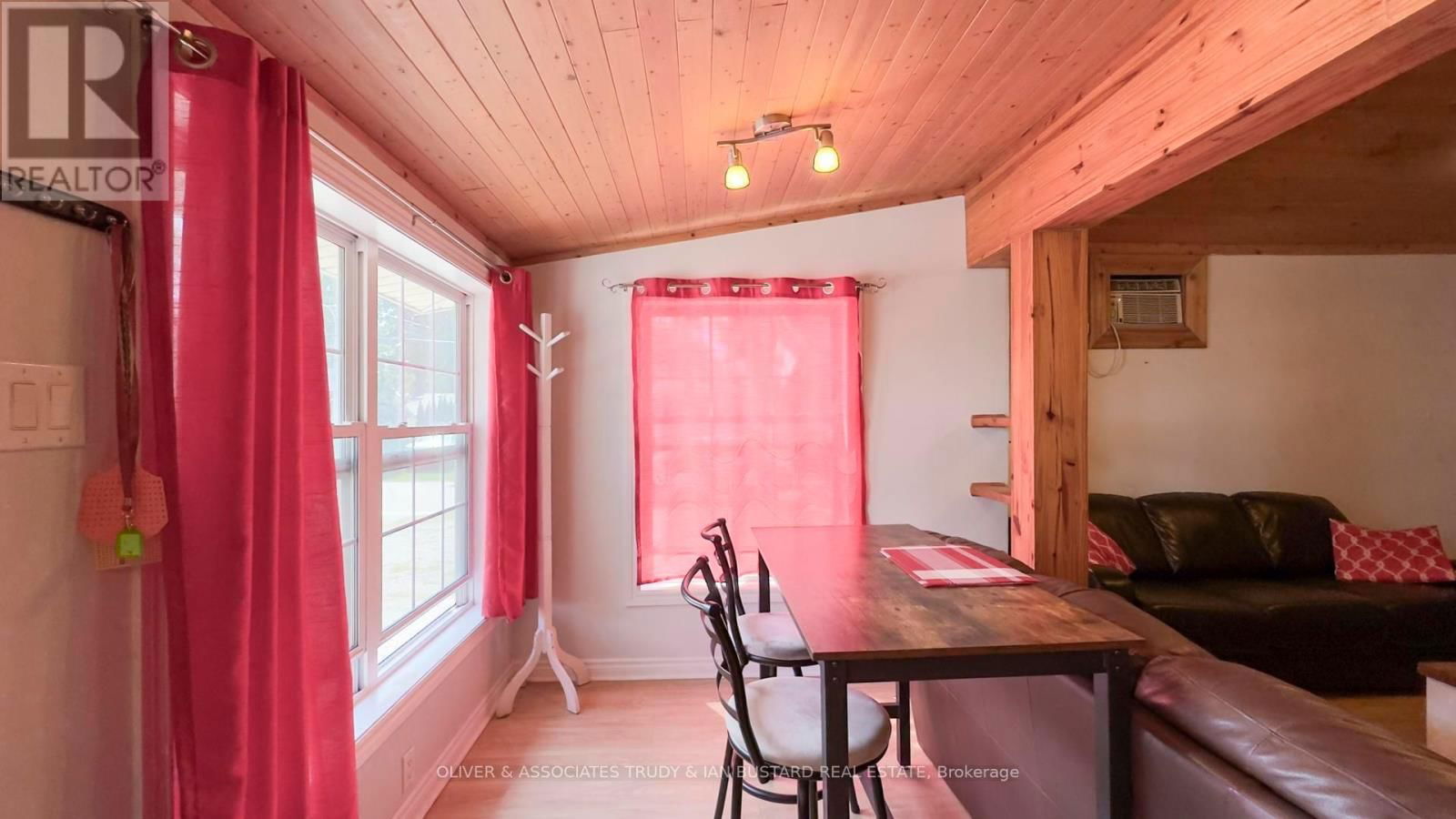21 HURON STREET Image 33