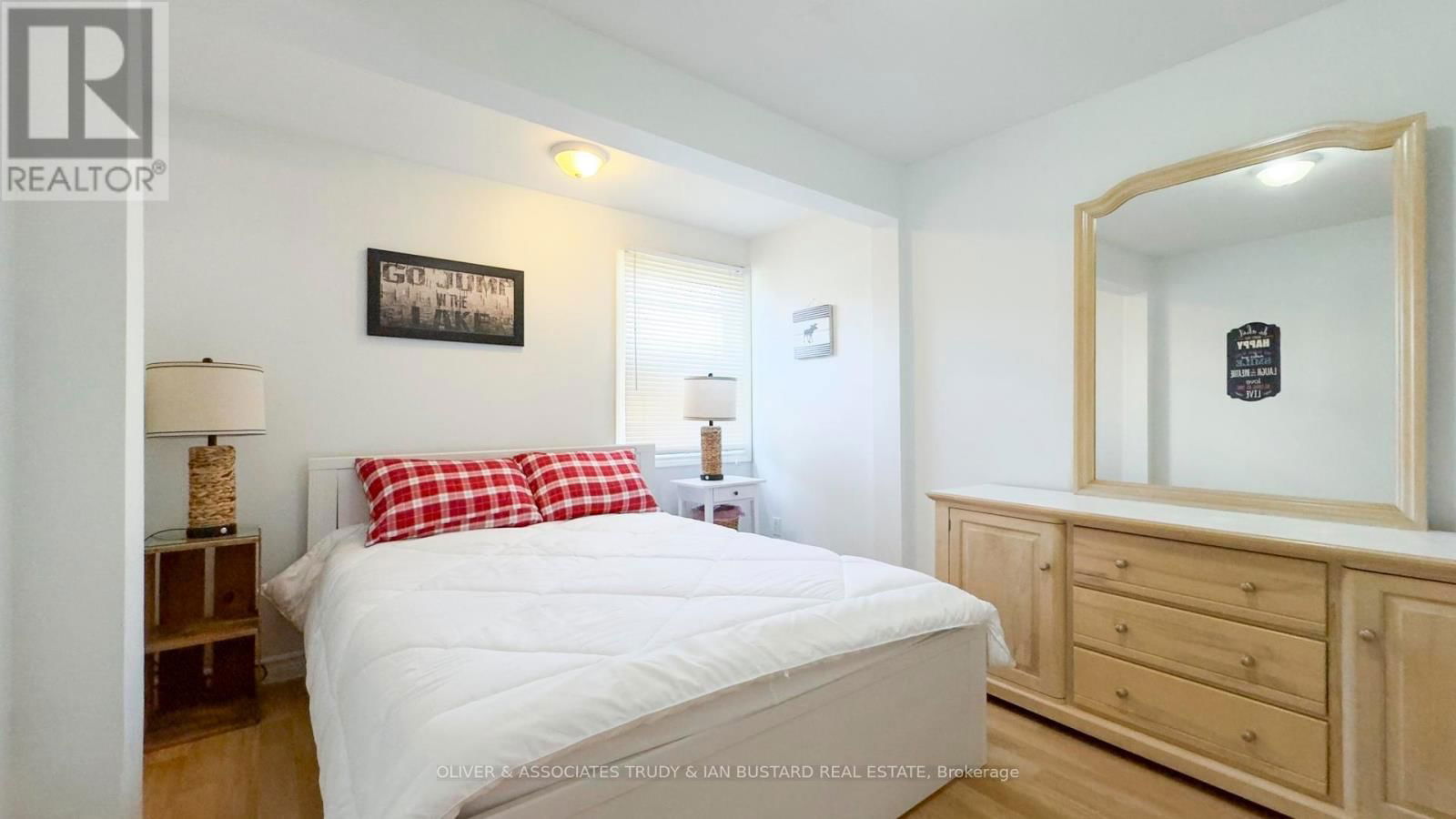 21 HURON STREET Image 34