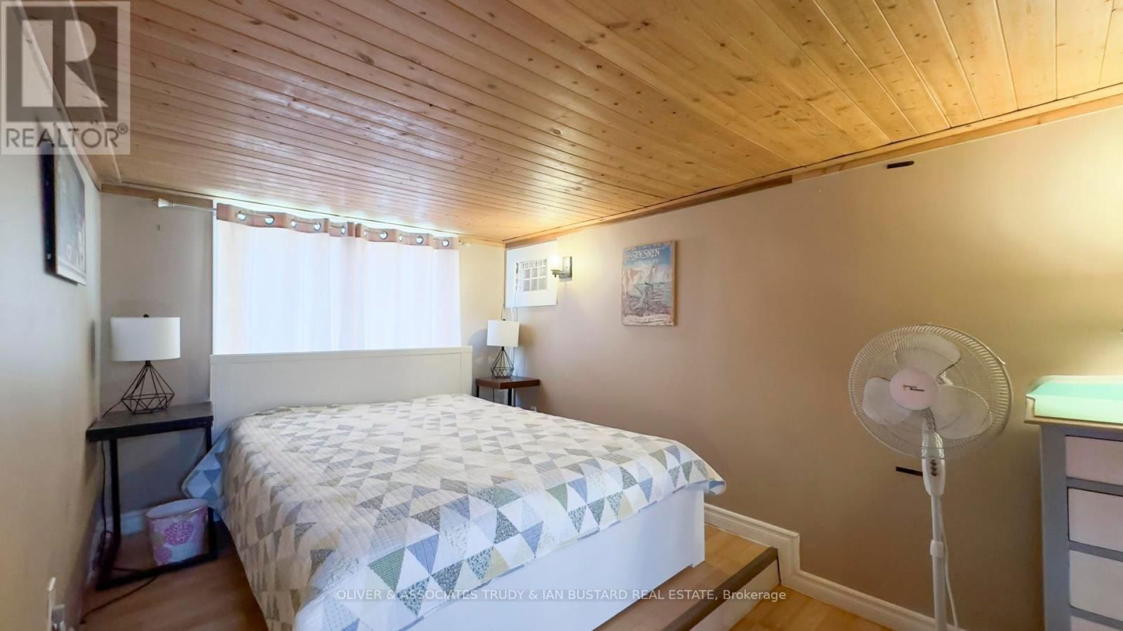 21 HURON STREET Image 35
