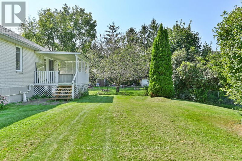 5 Eastern Avenue  Prince Edward County (Ameliasburgh), K8N4Z1 | Image 29