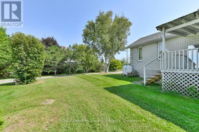 5 Eastern Avenue  Prince Edward County (Ameliasburgh), K8N4Z1 | Image 30