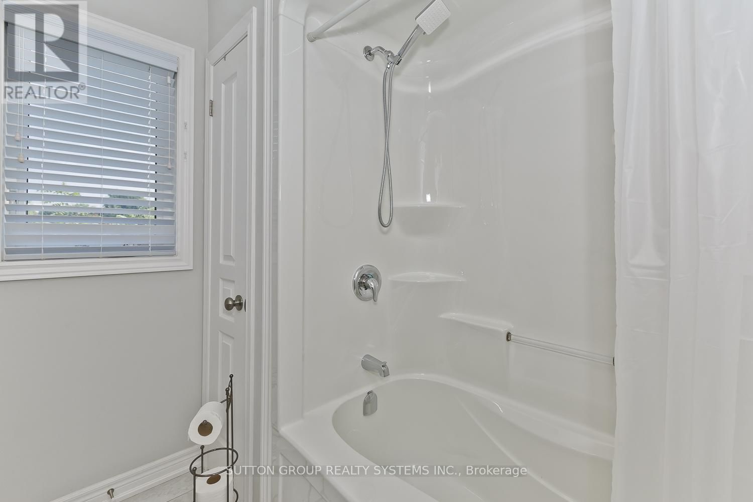 50 - 7768 ASCOT CIRCLE Image 33