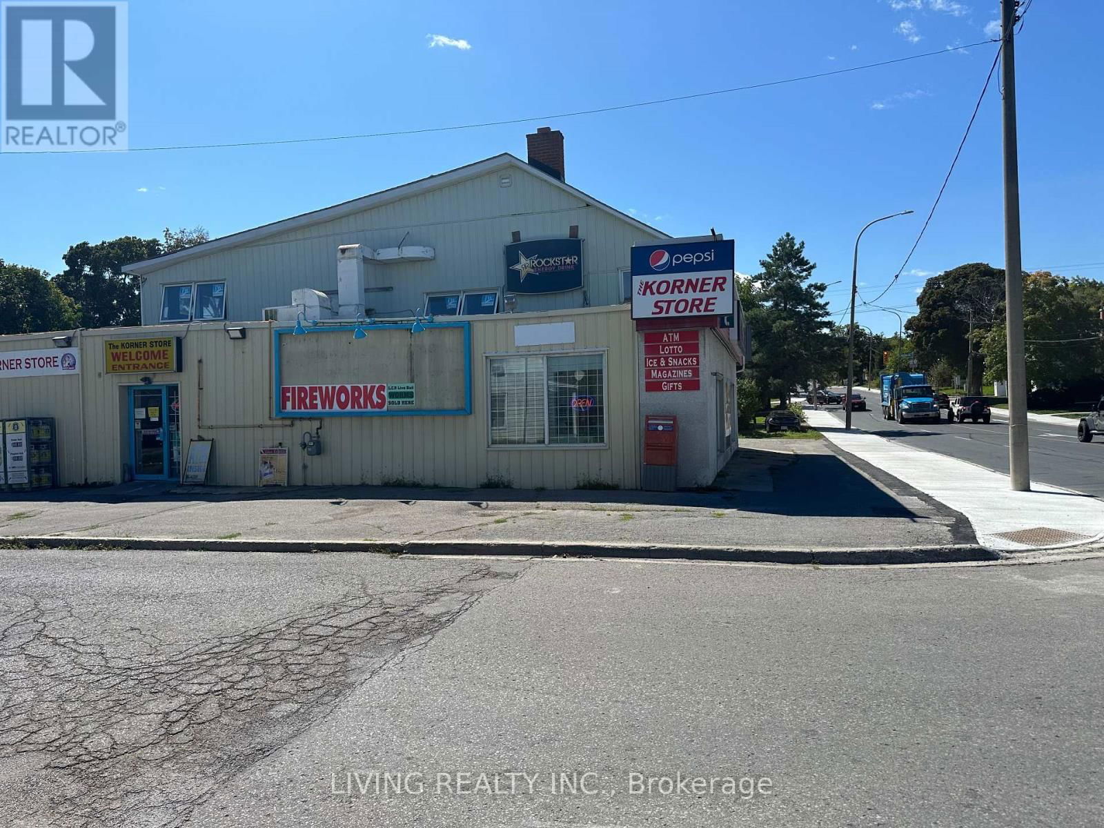 195 DUNDAS STREET W Image 17