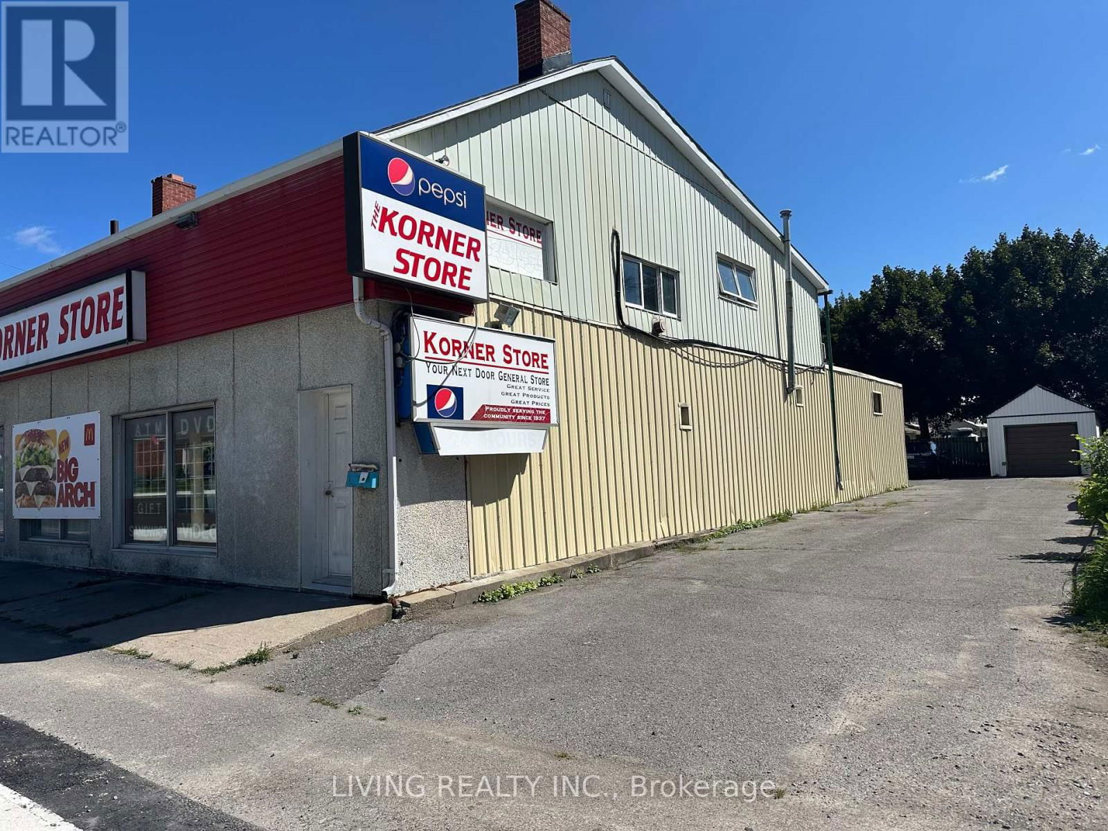 195 DUNDAS STREET W Image 18