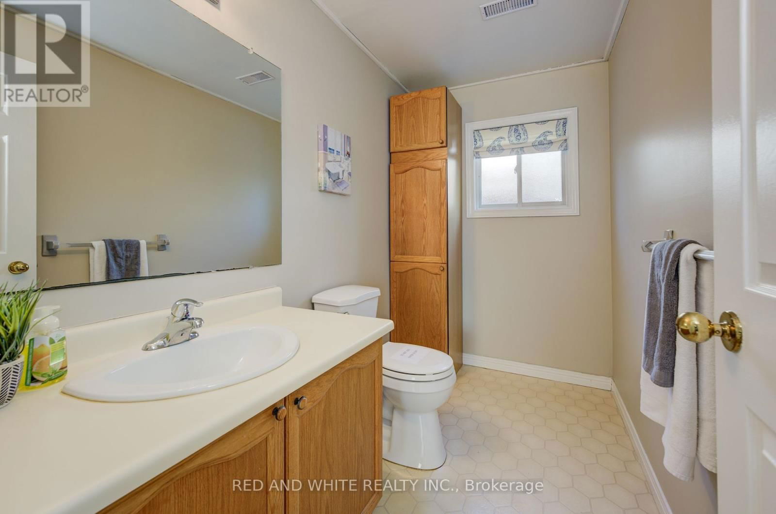 18 WINDERMERE COURT Image 34