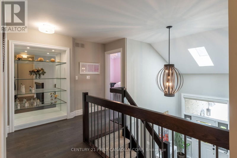 90 Carriage Hill Drive  London, N5X3W9 | Image 19