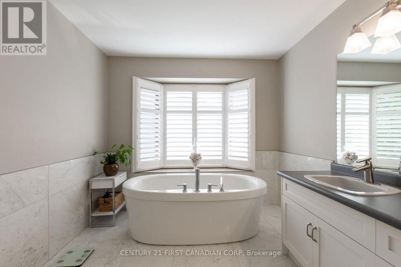 90 Carriage Hill Drive  London, N5X3W9 | Image 23