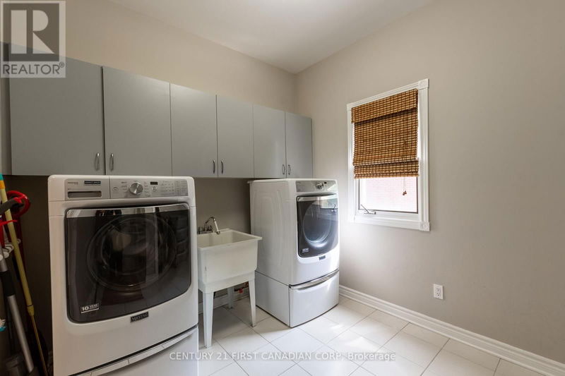 90 Carriage Hill Drive  London, N5X3W9 | Image 9