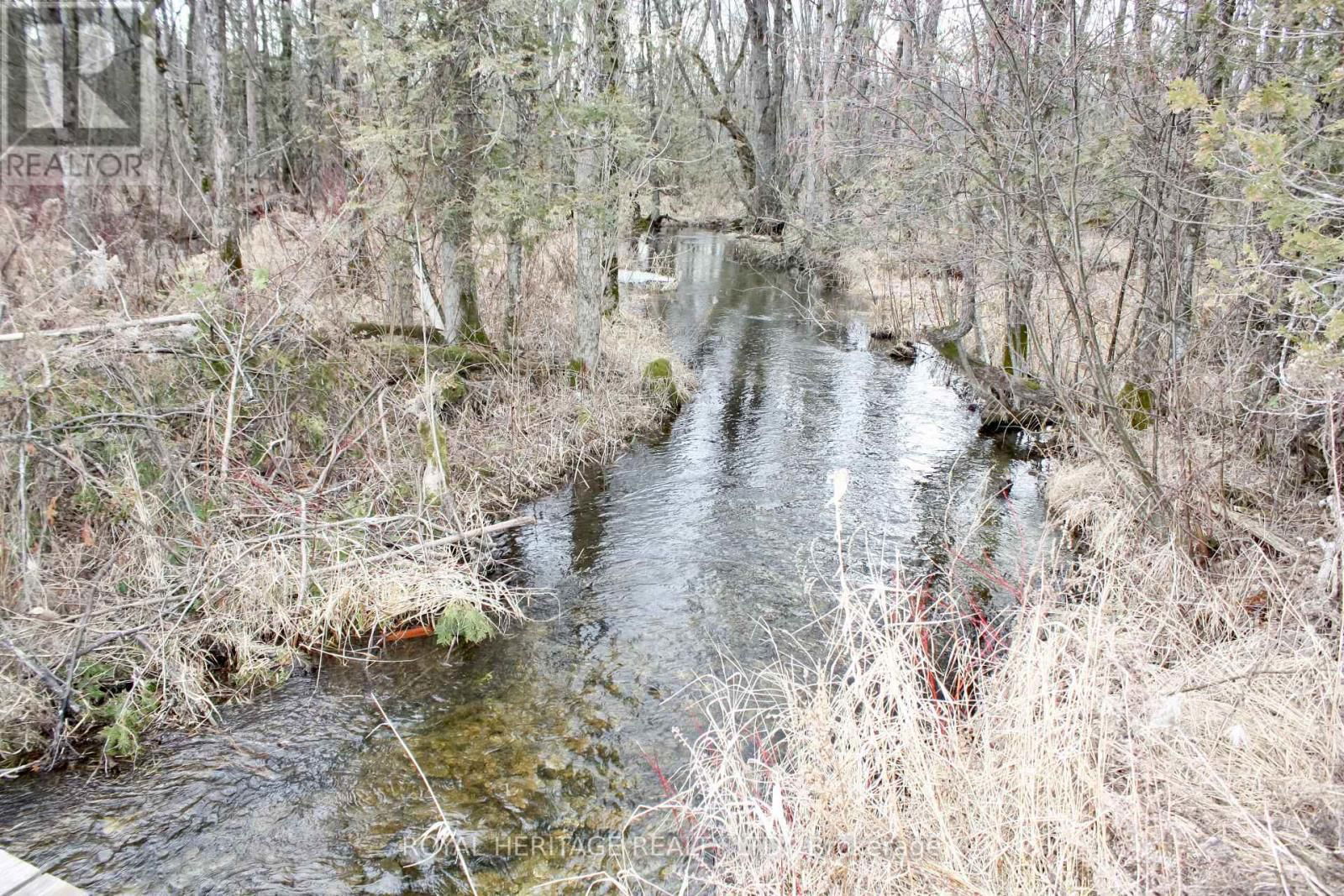 810 4TH LINE Image 31