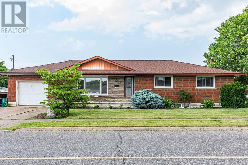 11 Ridge Point Drive  St. Catharines, L2T2S8 | Image 3