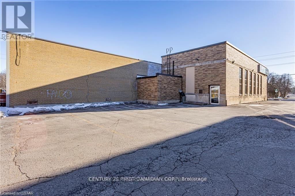 217 WHARNCLIFFE ROAD S Image 2