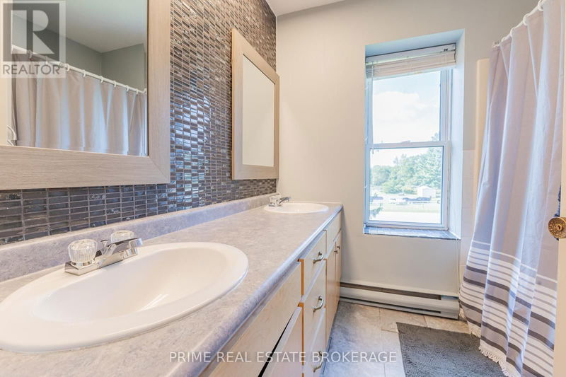 8819 Longwoods Road  Strathroy-Caradoc (Mount Brydges), N0L1W0 | Image 34