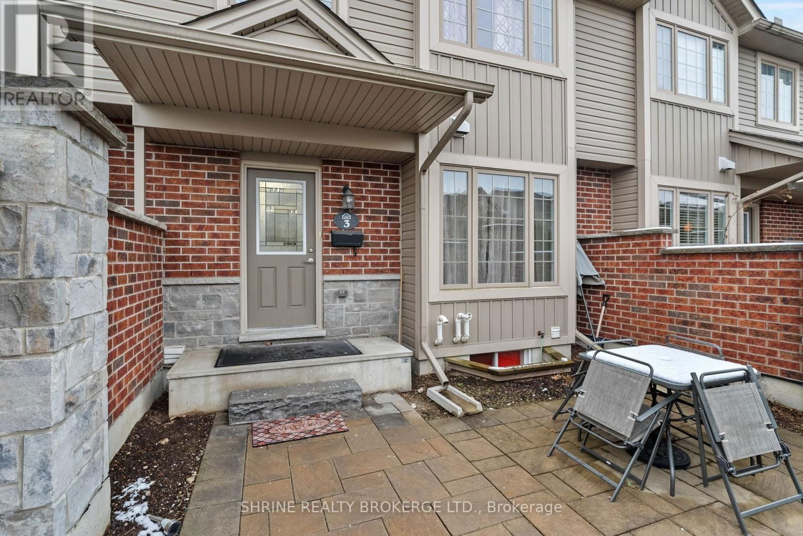 3 - 1010 FANSHAWE PARK ROAD E Image 1