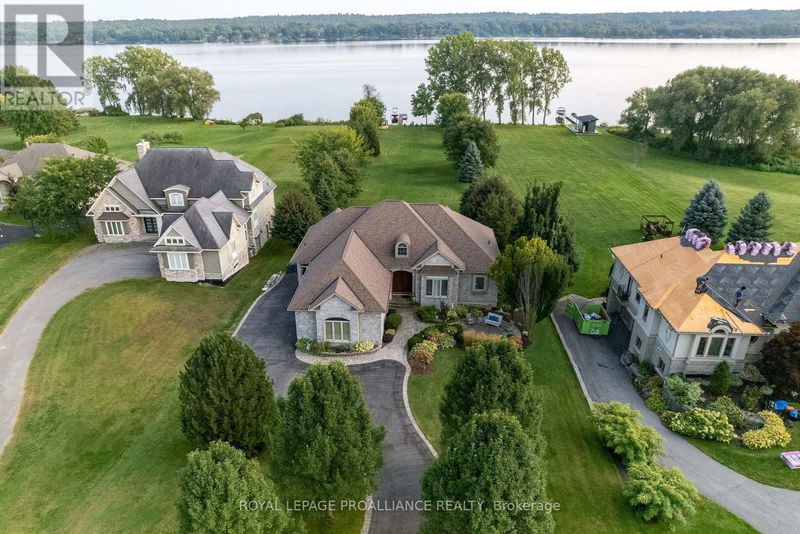 35 Settler's Landing Drive  Quinte West, K8R0A9 | Image 1