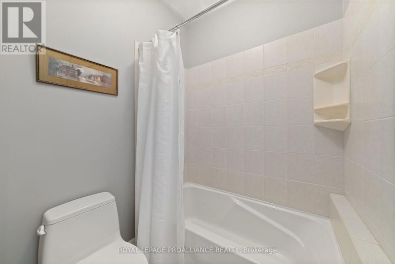 35 Settler's Landing Drive  Quinte West, K8R0A9 | Image 21