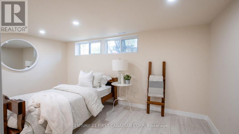 605 Lakeshore Road  Sarnia, N7V2S8 | Image 34