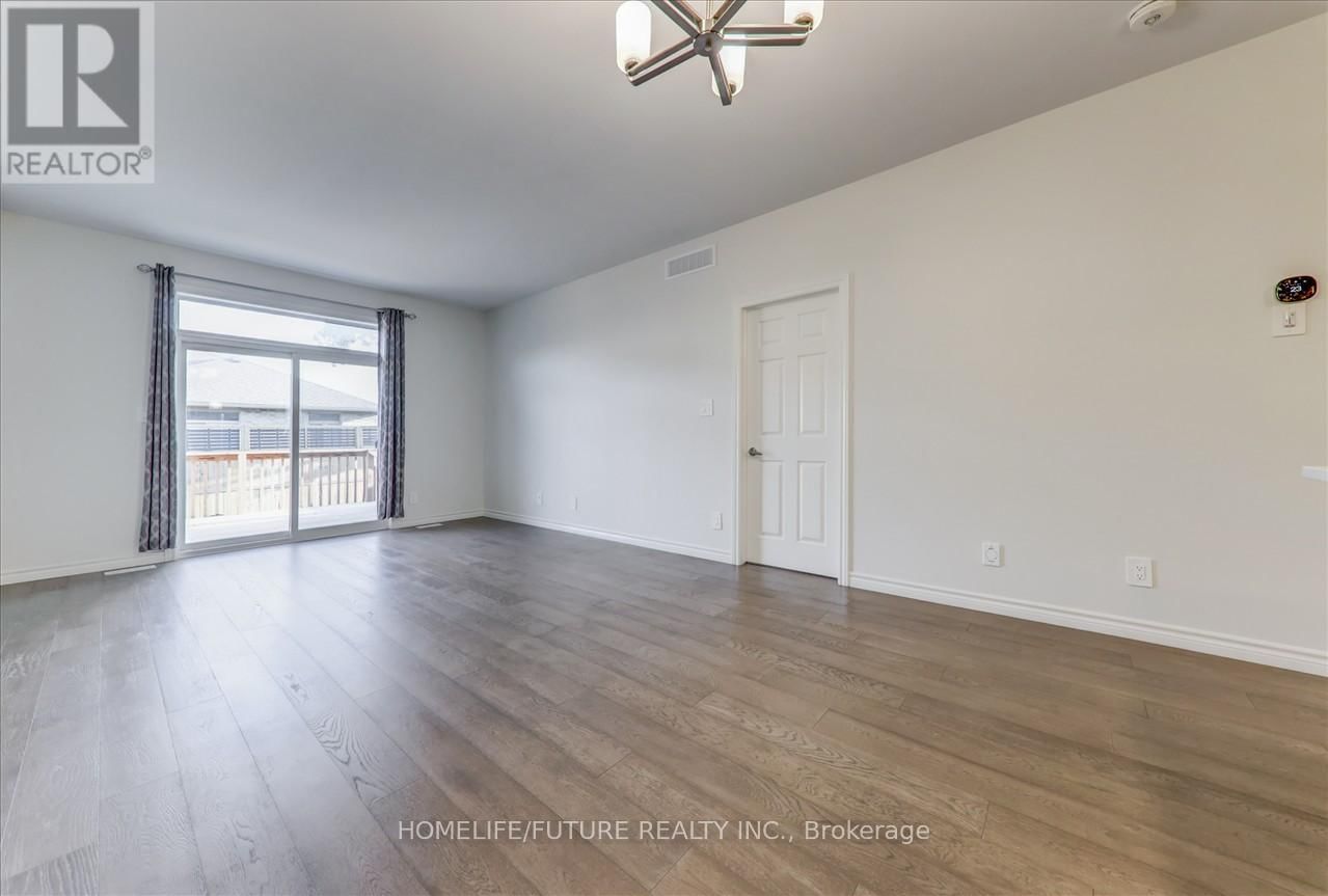 88 ATHABASKA DRIVE Image 12