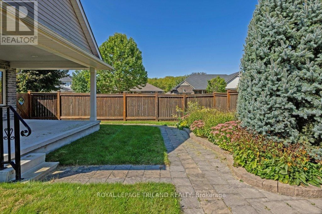 48 AMBLESIDE DRIVE Image 36