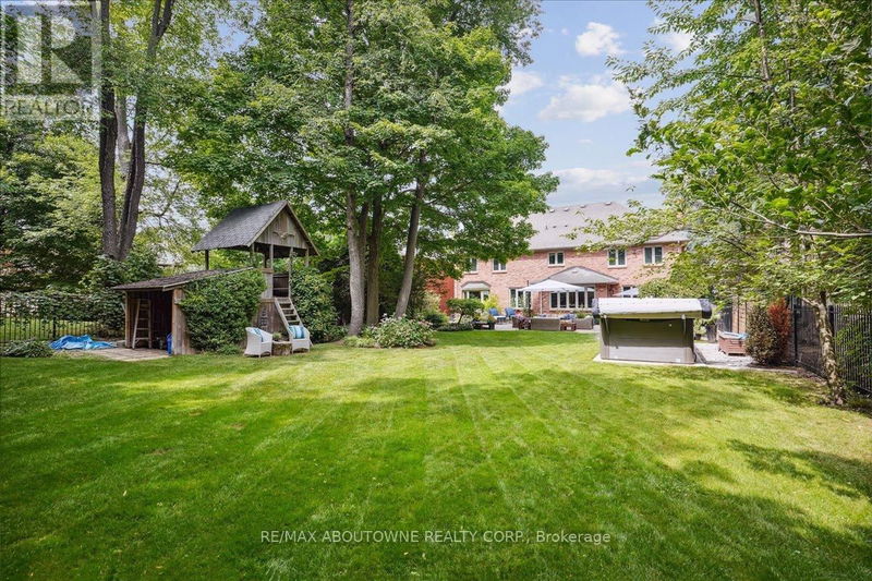 434 Golf Links Road  Hamilton (Ancaster), L9G3K5 | Image 35