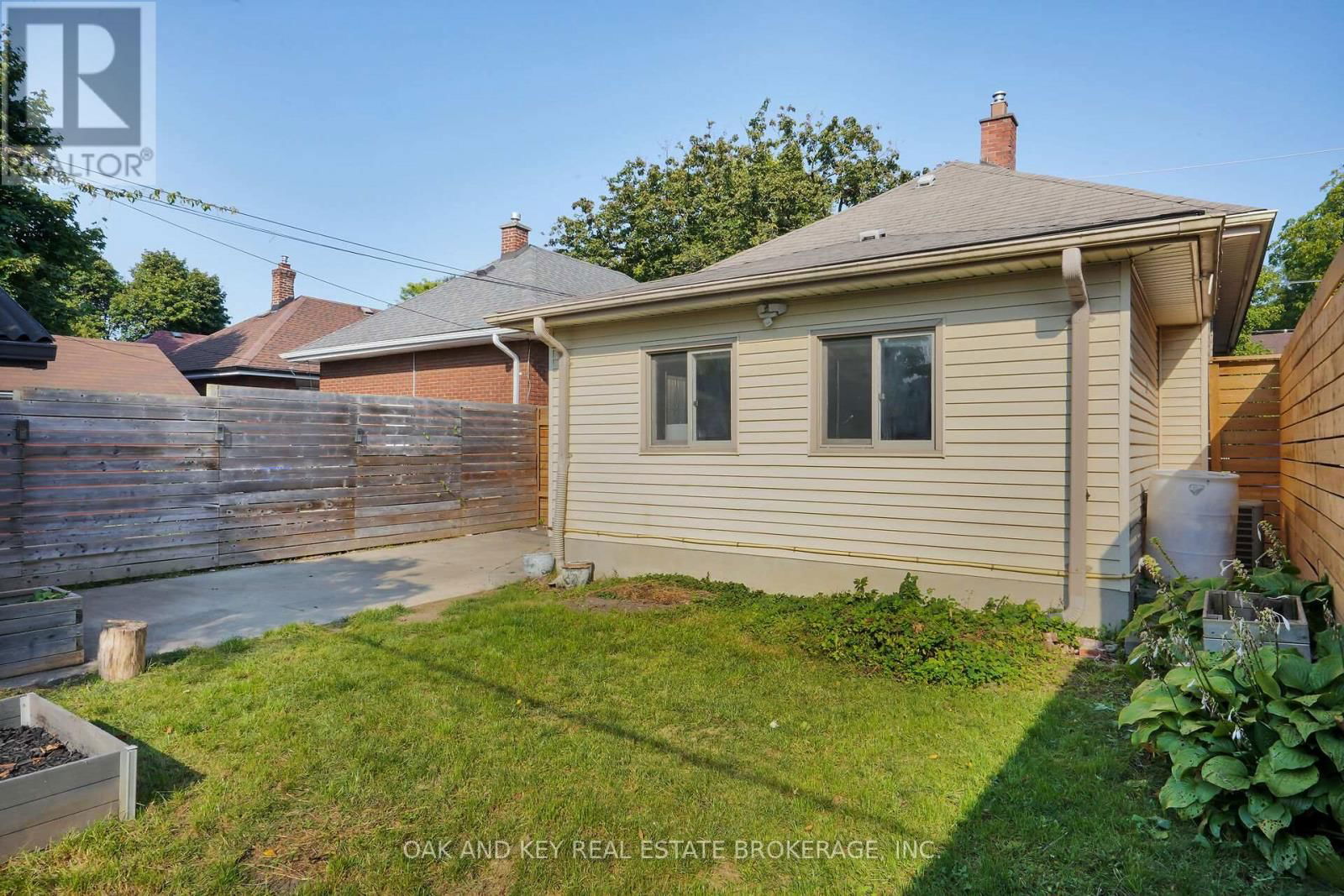 13 LOCKYER STREET Image 30