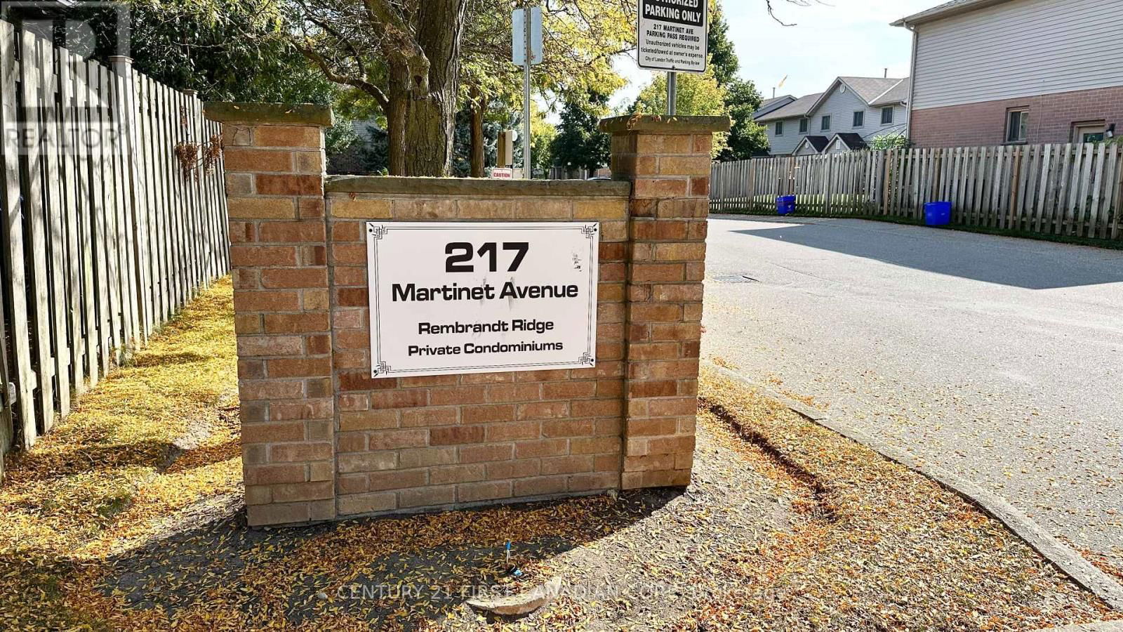 46 - 217 MARTINET AVENUE Image 3