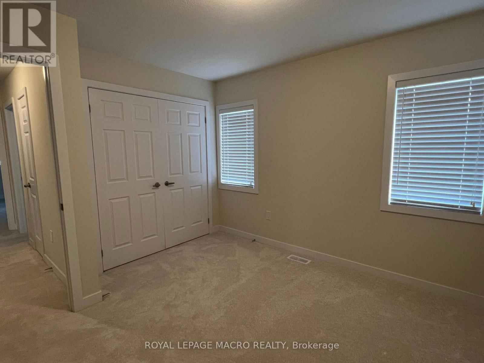 111 LILAC CIRCLE Image 34