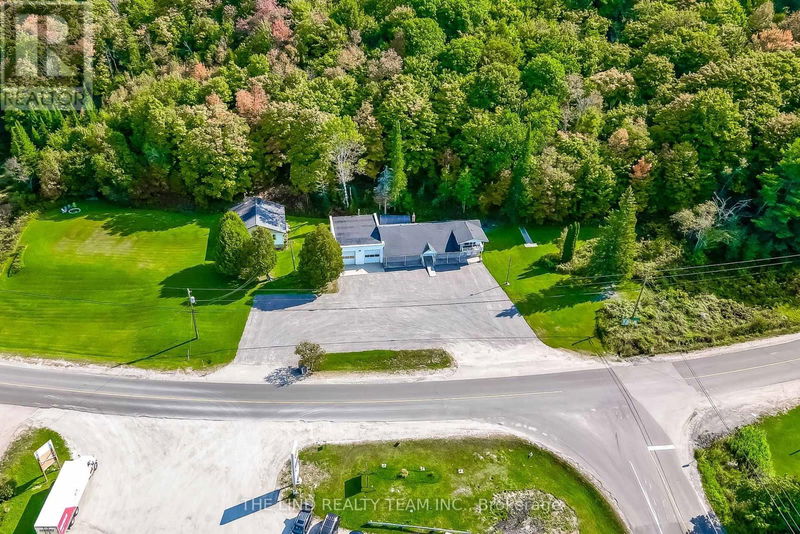 949 Raymond Road  Muskoka Lakes, P0B1M0 | Image 1