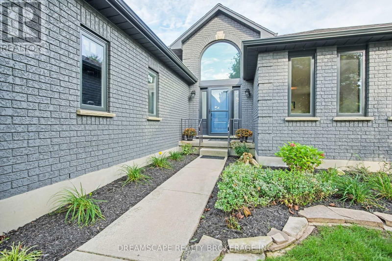 407 Riverview Drive  Strathroy-Caradoc (NE), N7G4A8 | Image 2