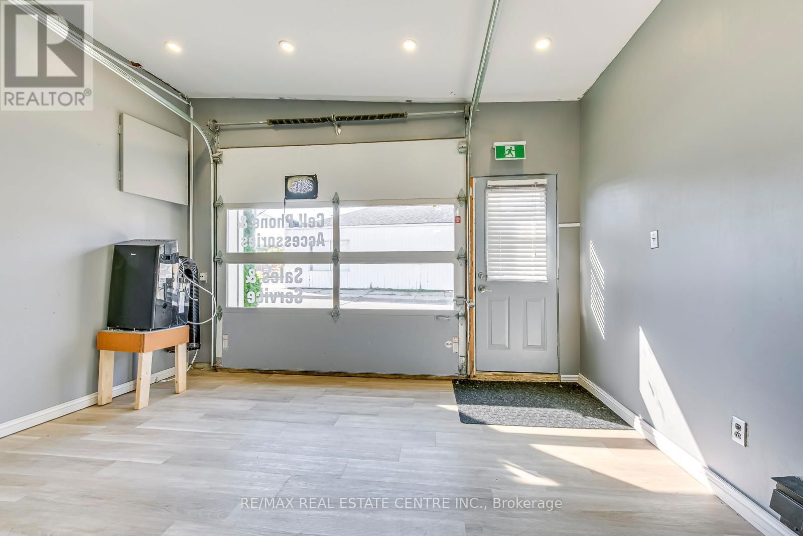 48 AINSLIE STREET S Image 18