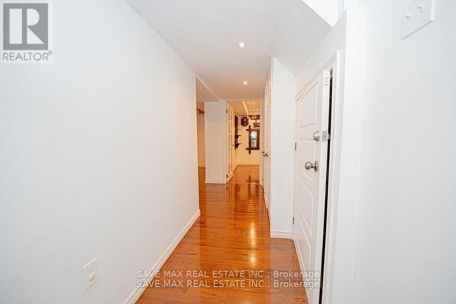 82 TROWBRIDGE STREET Image 13