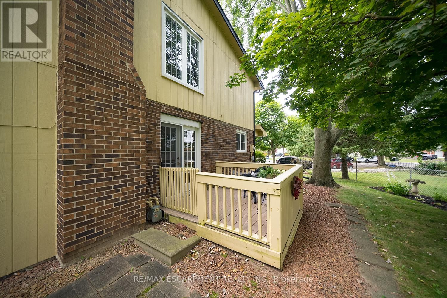 60 FIELDGATE DRIVE Image 35