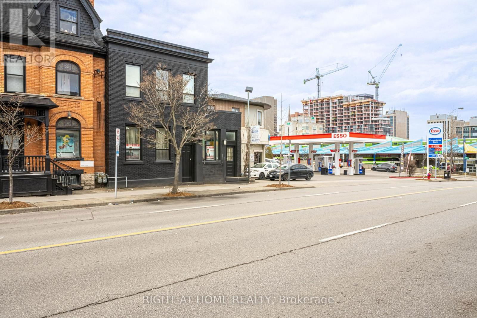 166 JOHN ST S Image 4