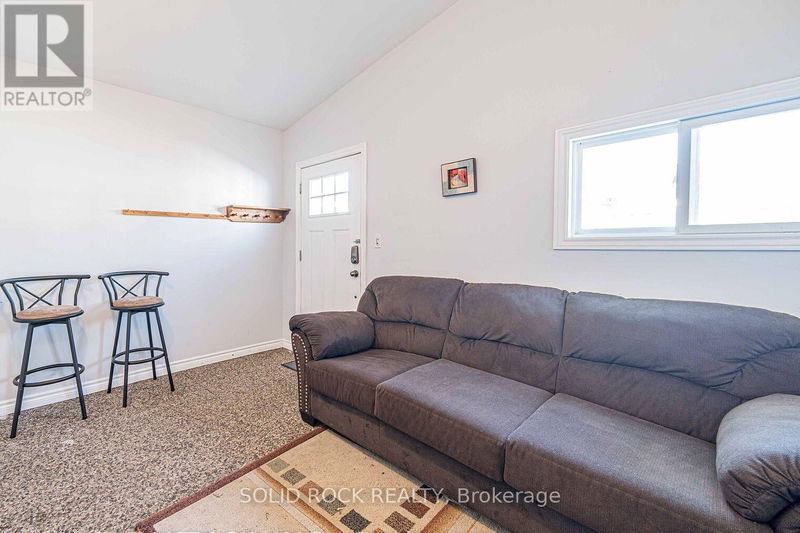 205 Ivon Avenue  Hamilton (Normanhurst), L8H5S9 | Image 10