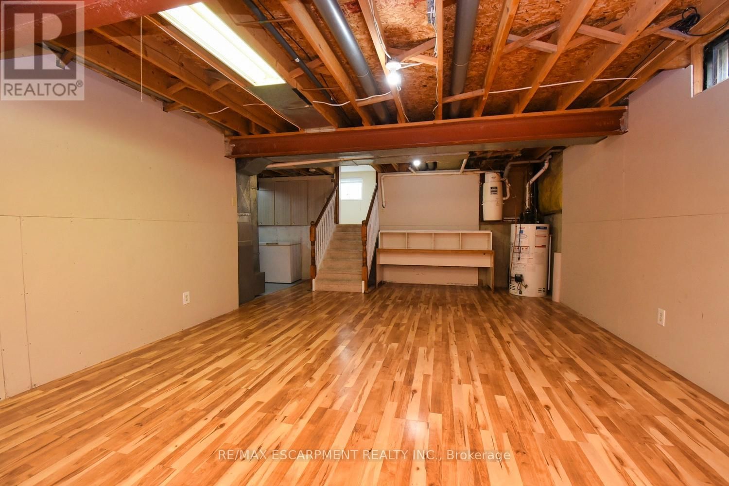 15 BROUGHTON AVENUE Image 31