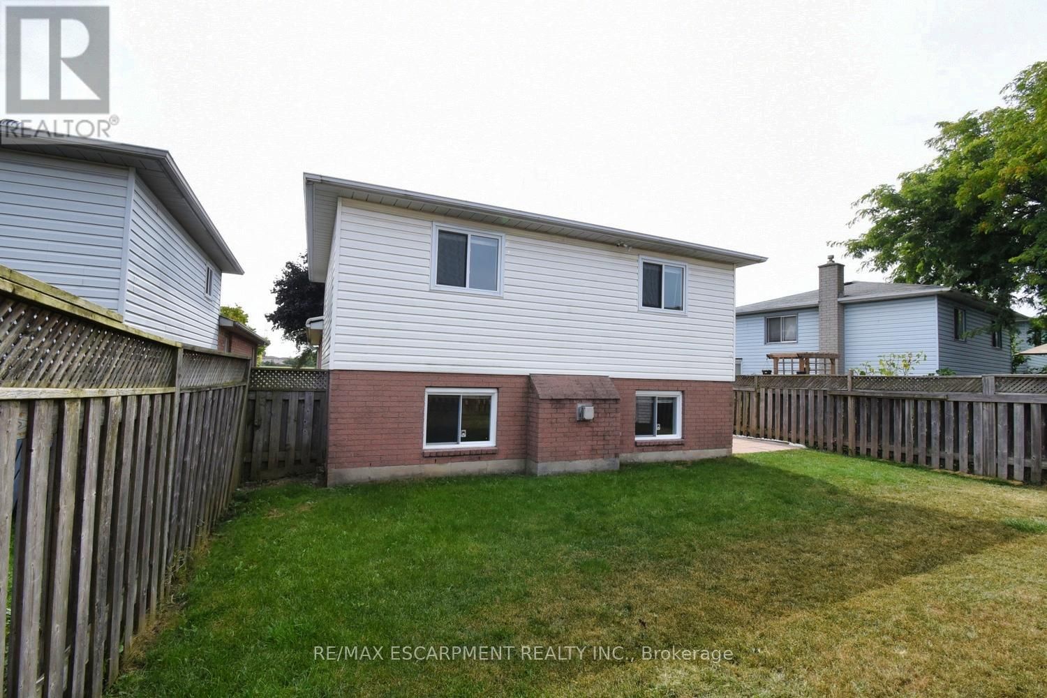 15 BROUGHTON AVENUE Image 35