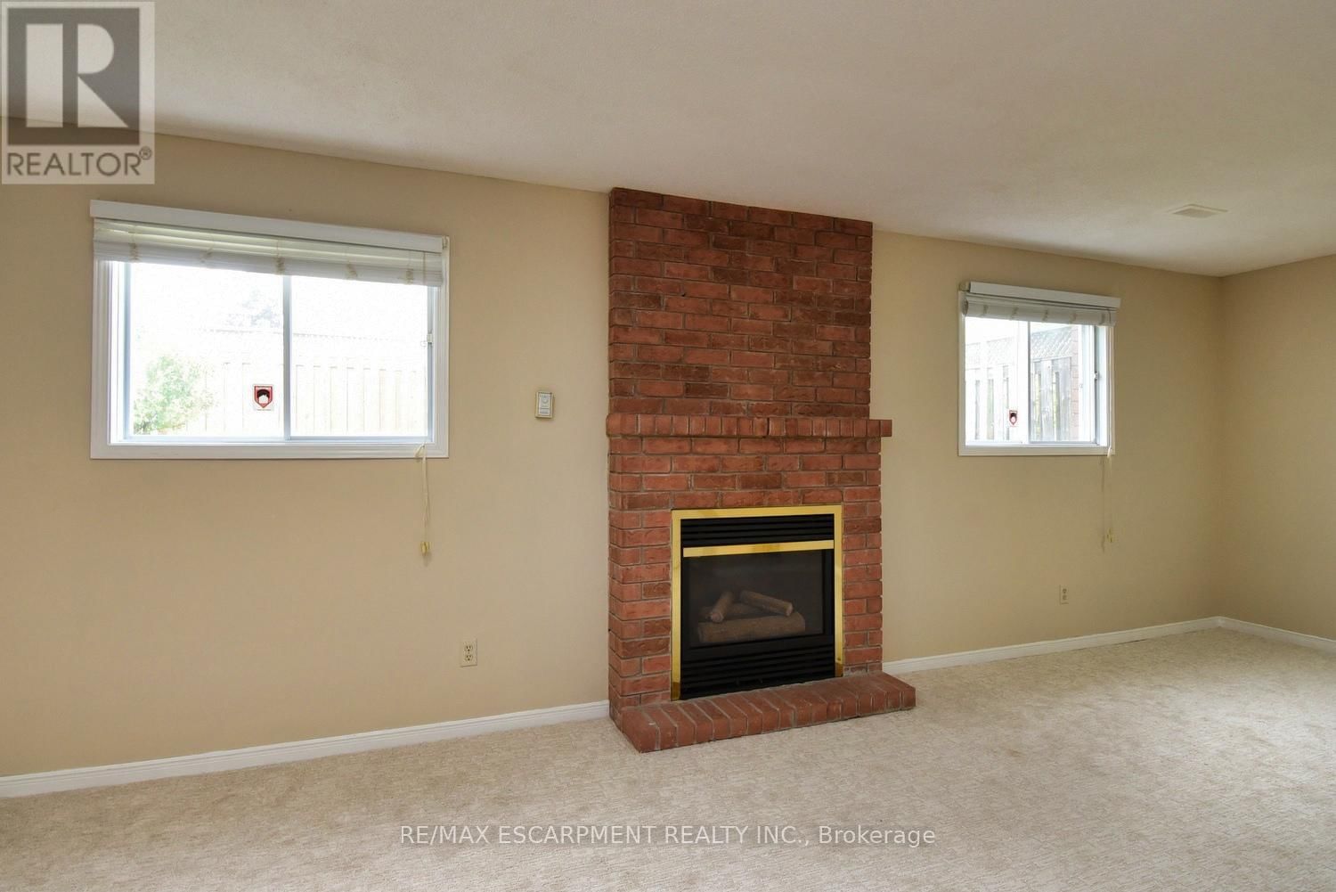 15 BROUGHTON AVENUE Image 40