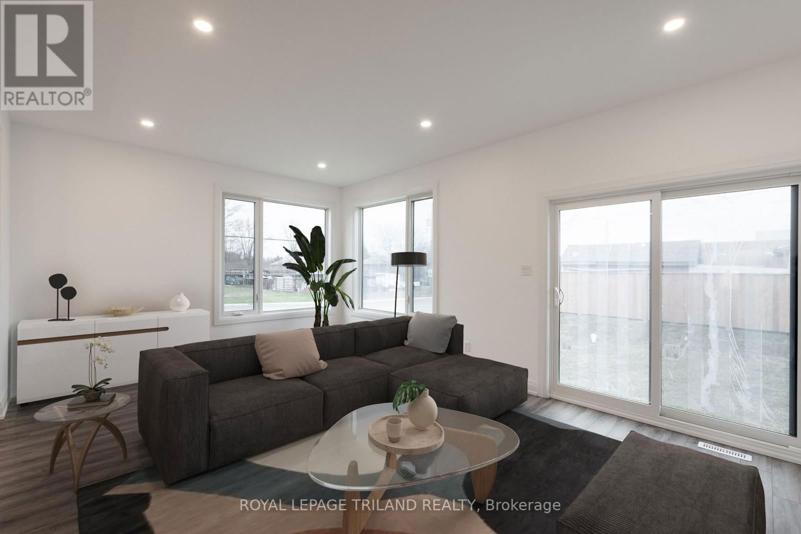 20 - 101 SWALES AVENUE Image 17