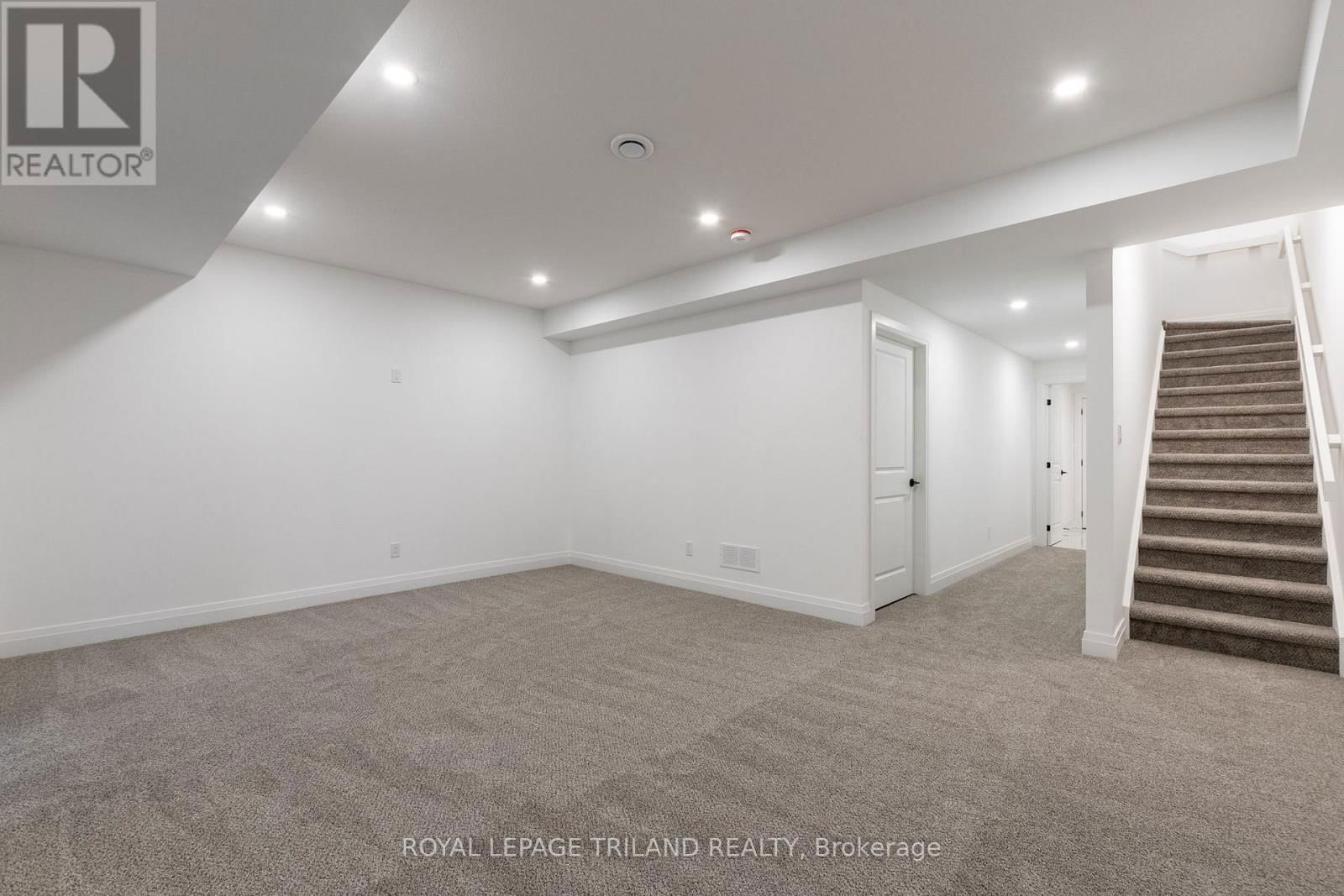 20 - 101 SWALES AVENUE Image 32