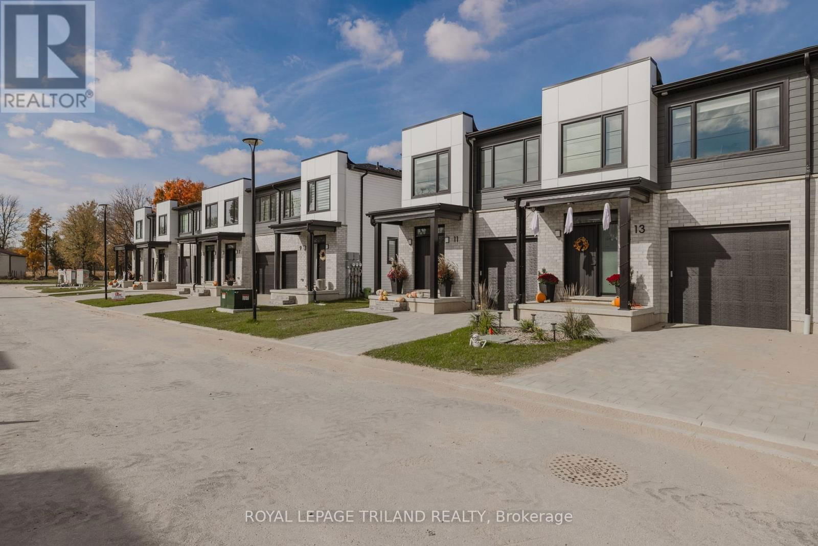18 - 101 SWALES AVENUE Image 3