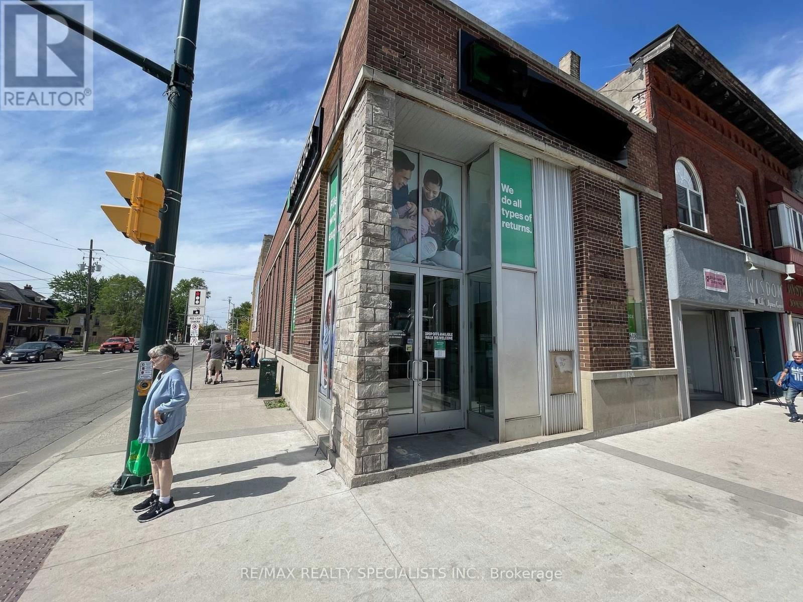 608 DUNDAS STREET Image 2