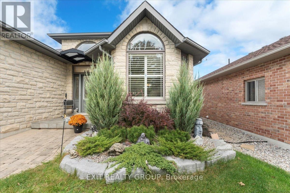 50 GALE CRESCENT Image 3