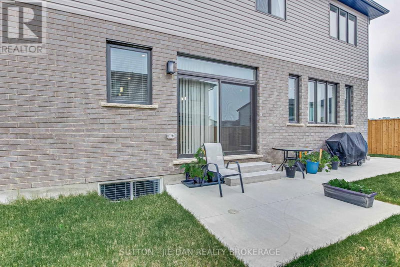 98 Locky Lane  Middlesex Centre (Komoka), N0L1R0 | Image 39